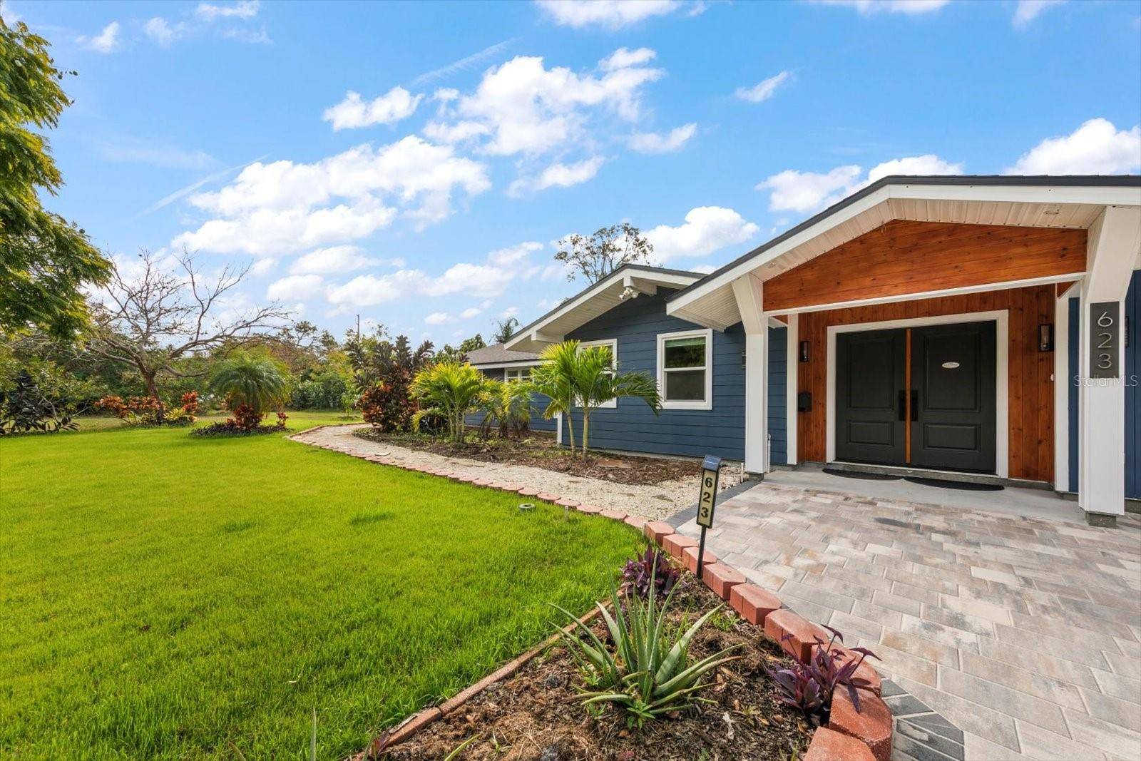 623 PINELAND AVE, Belleair, FL 33756