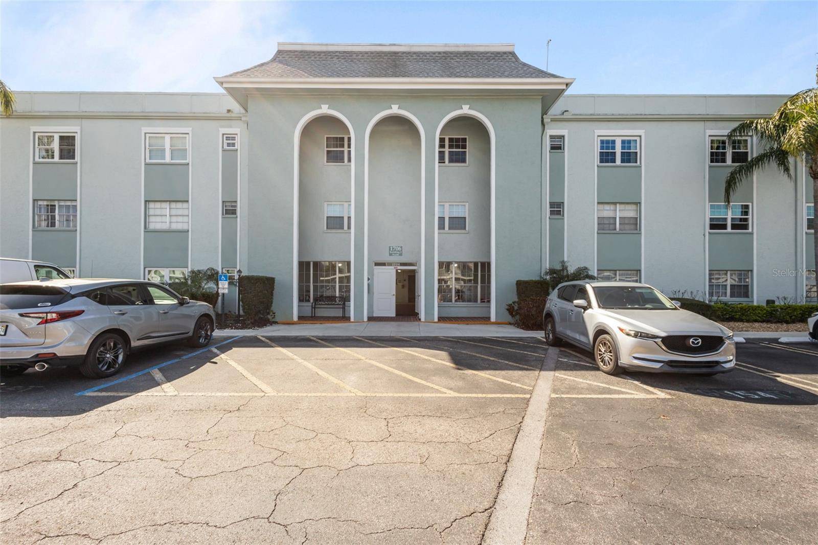 1706 BELLEAIR FOREST DR #202, Belleair, FL 33756