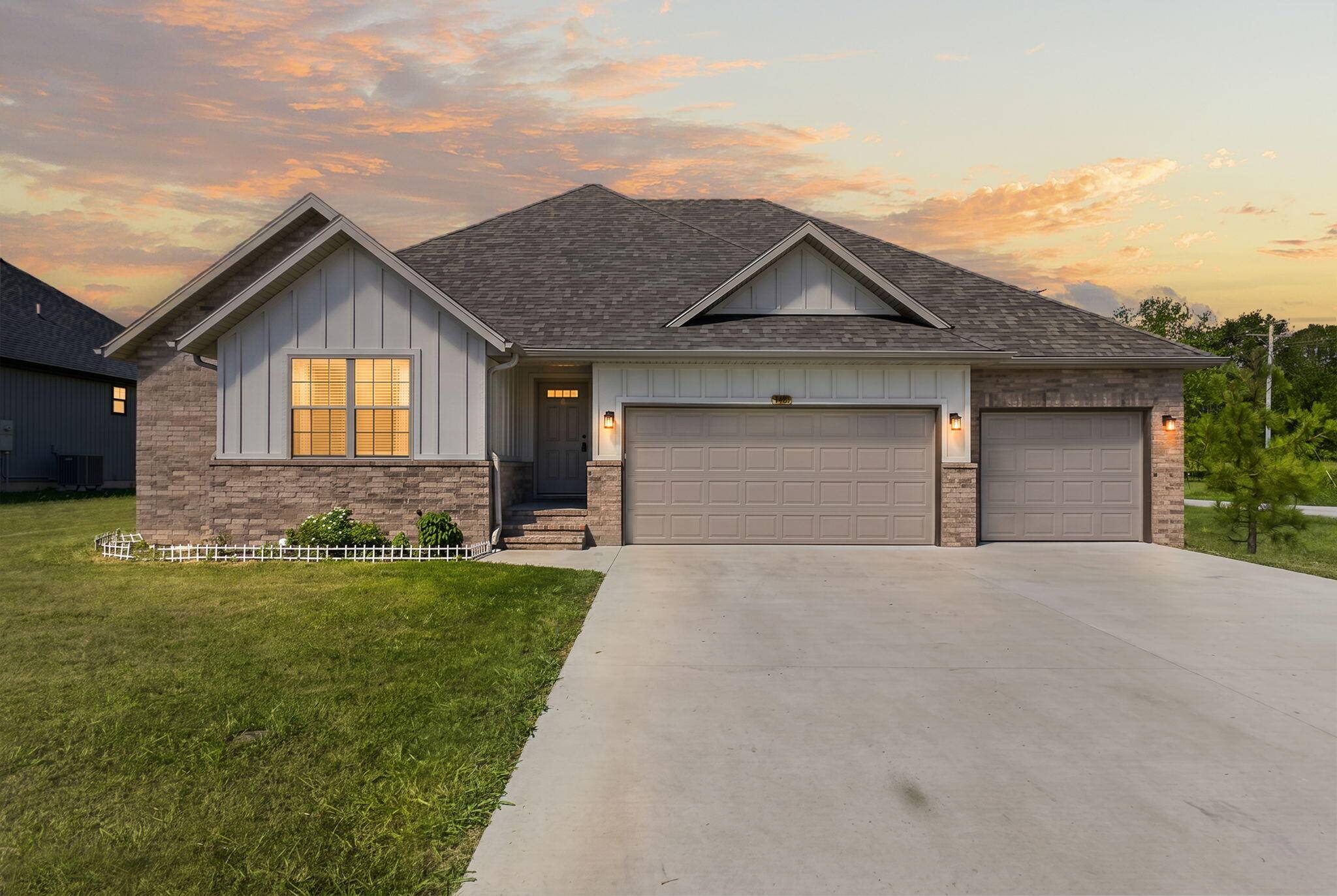 1481 N Lyon AVE, Republic, MO 65738