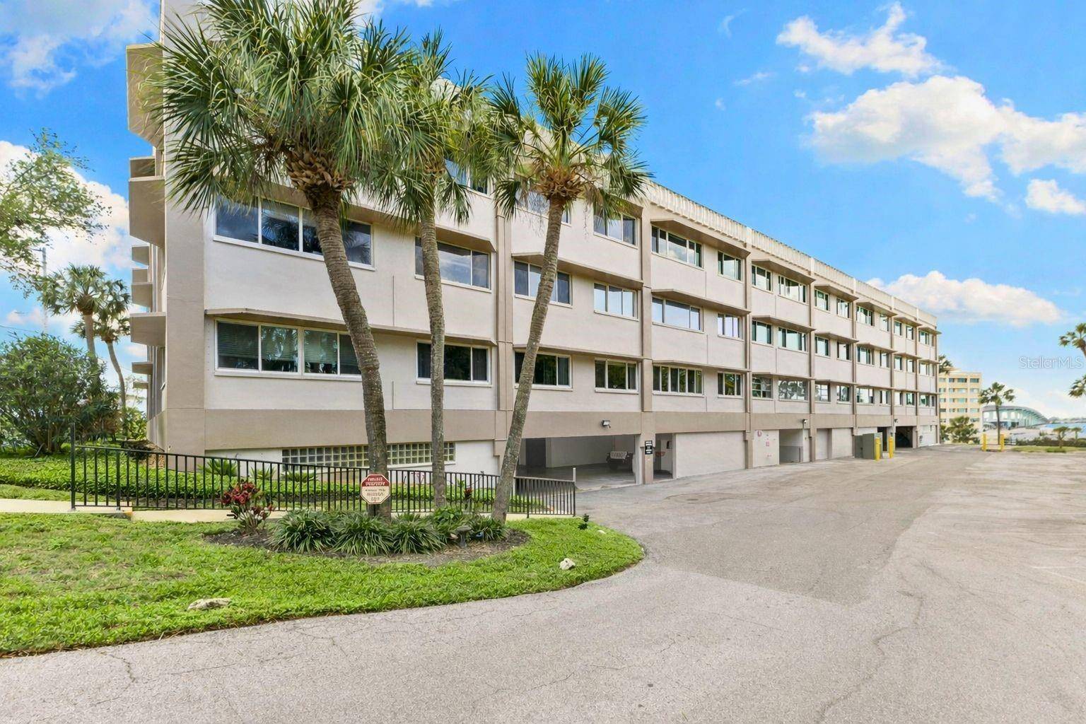 100 BLUFF VIEW DR #207B, Belleair Bluffs, FL 33770