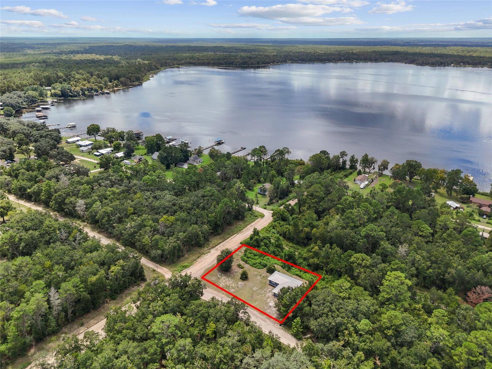 127 RAINBOW DR, Florahome, FL 32140