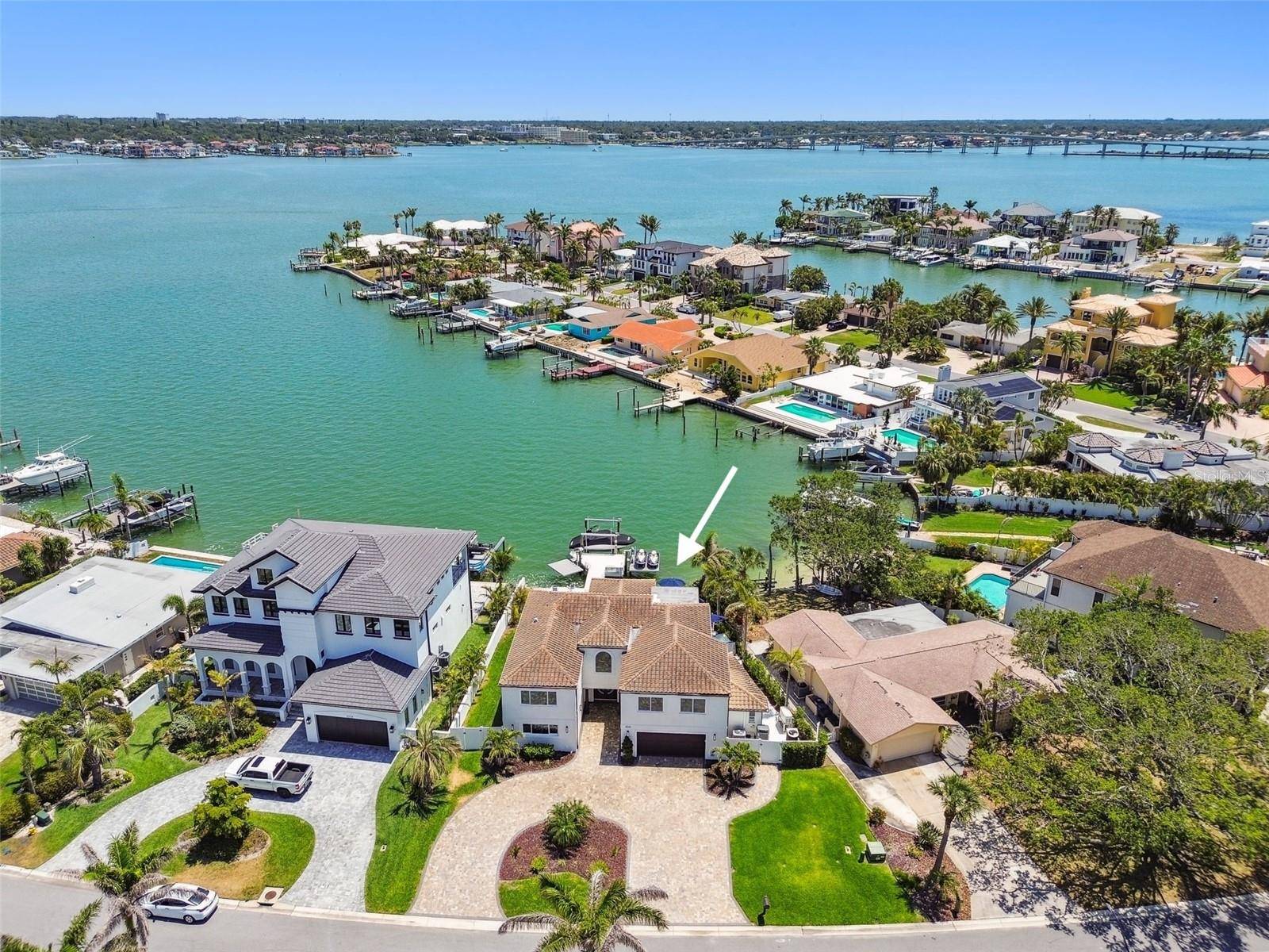 2233 DONATO DR, Belleair Beach, FL 33786