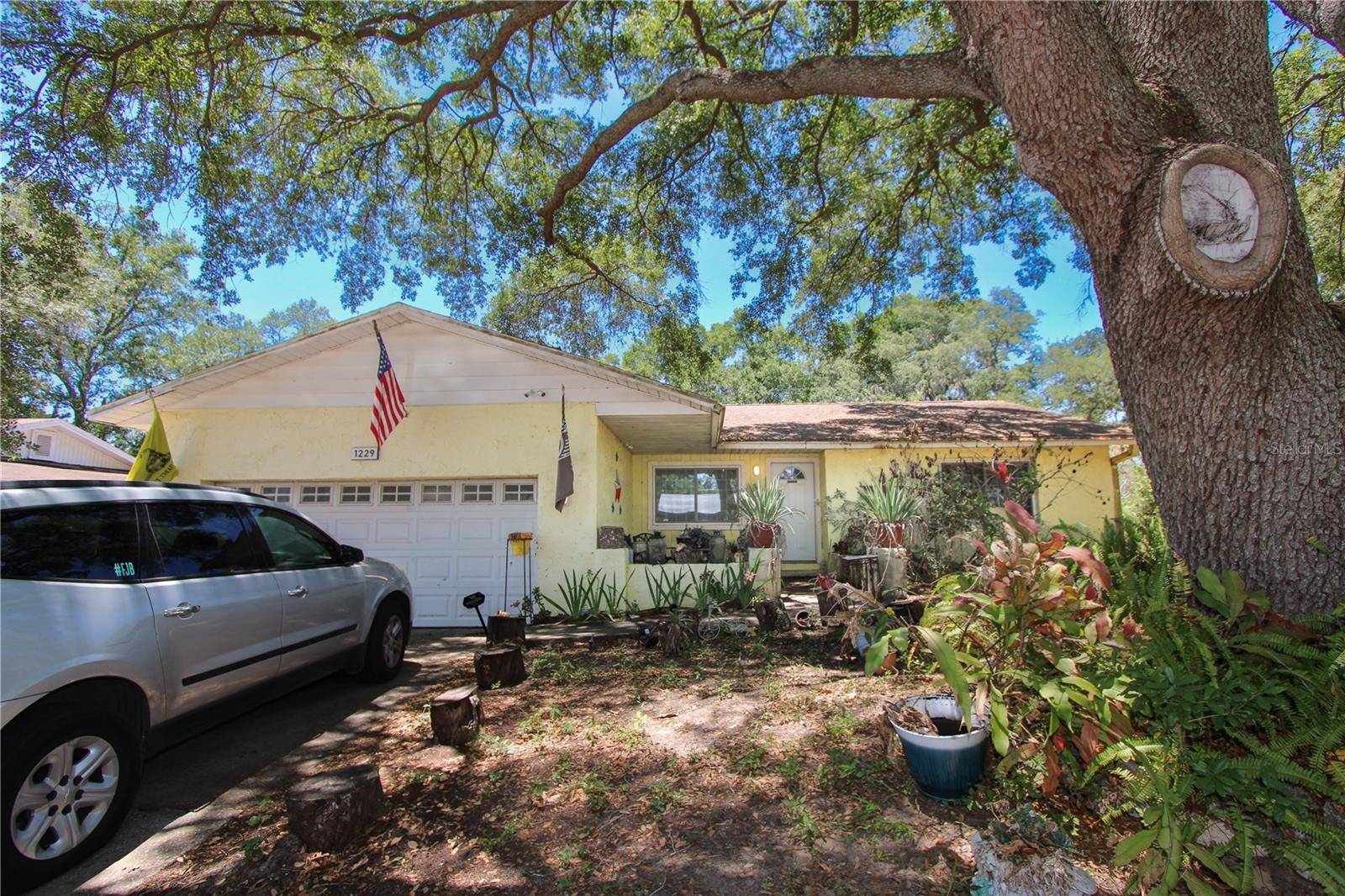 1229 OAK VALLEY DR, Seffner, FL 33584