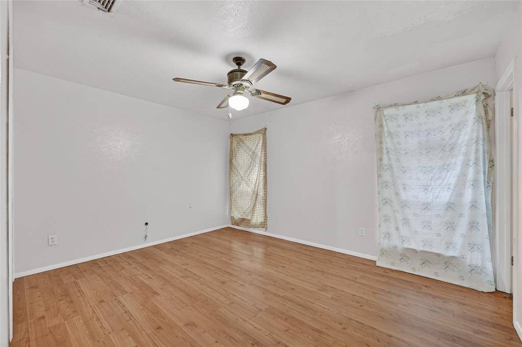 910 Kerry Street, Benbrook, TX 76126