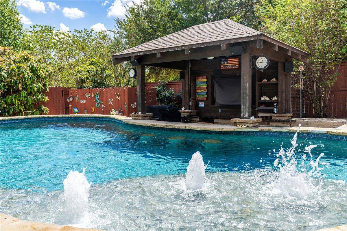 1901 Meandering Meadows DR, Pflugerville, TX 78660