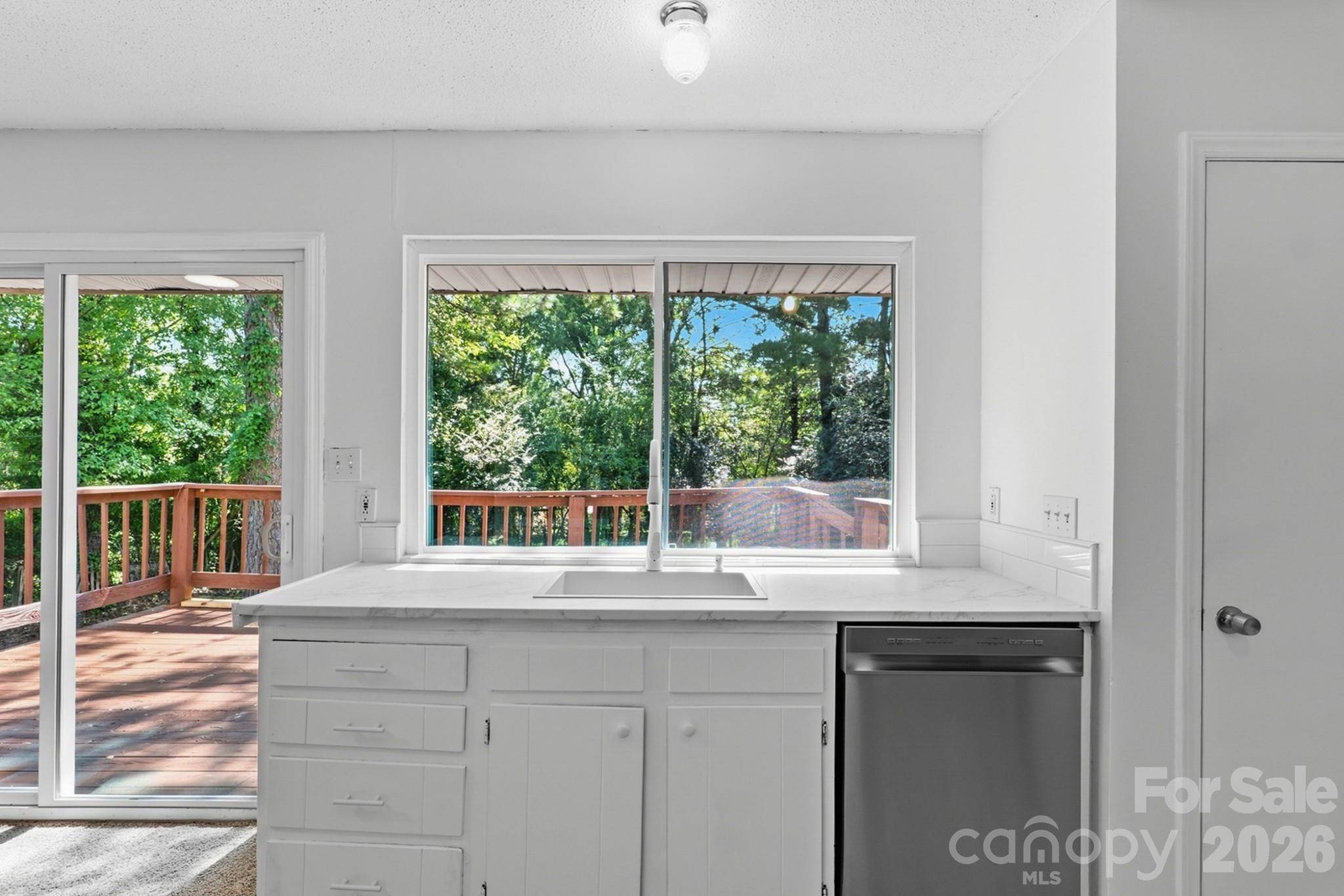 5300 Rolling Oak LN, Charlotte, NC 28227