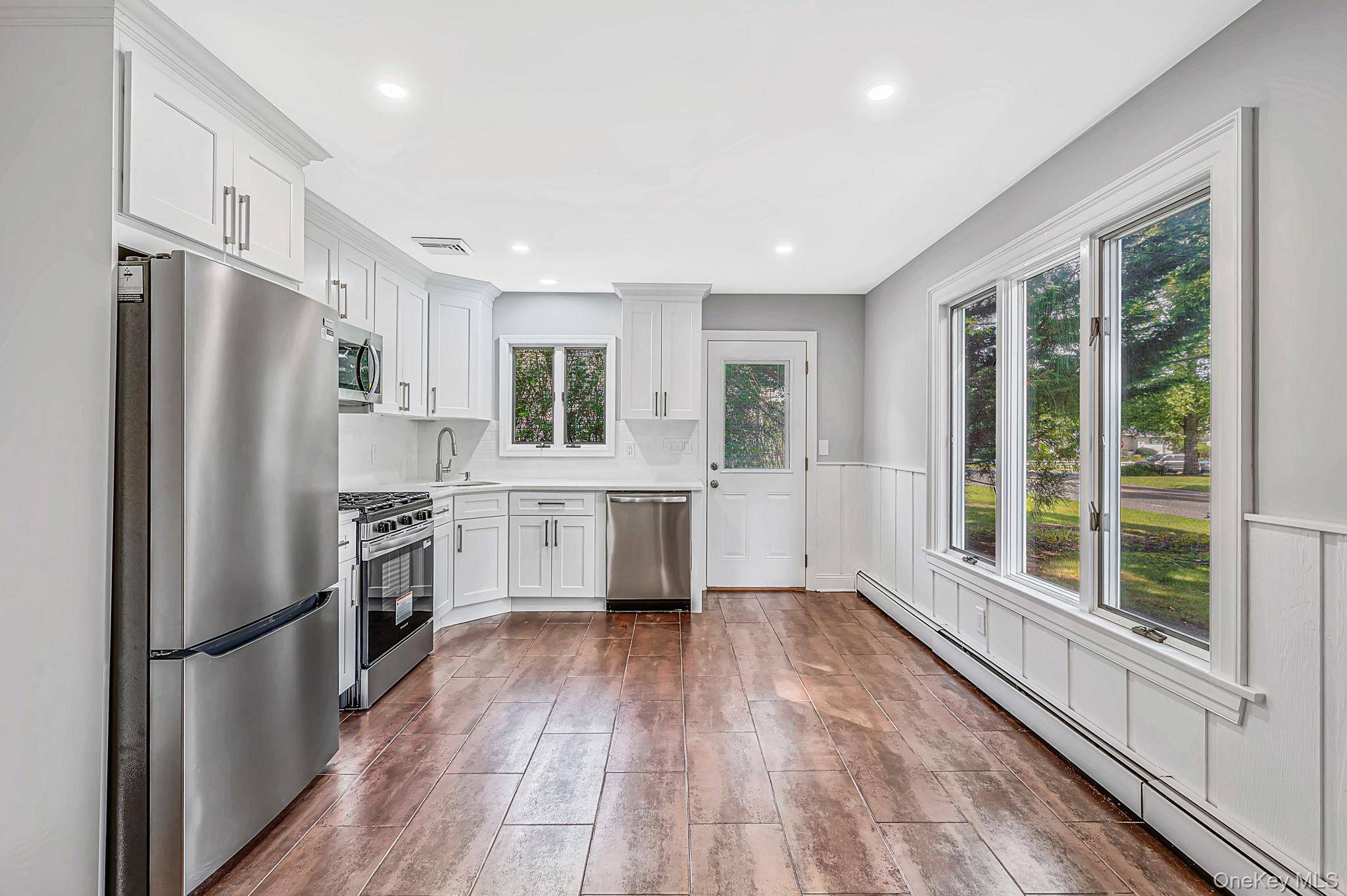 194 Phyllis DR, Patchogue, NY 11772