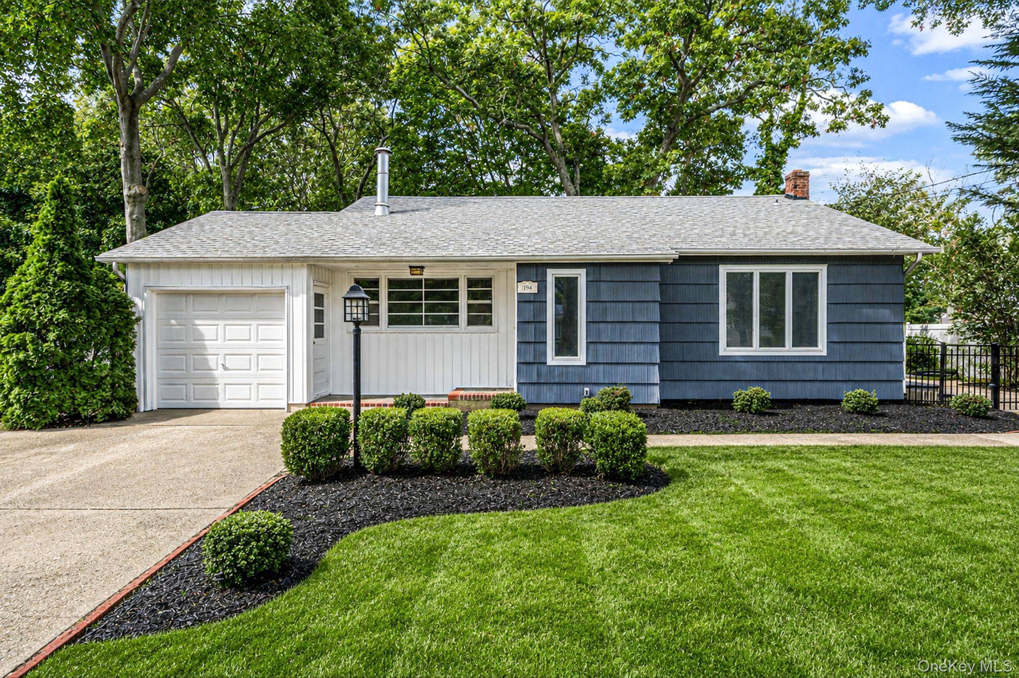194 Phyllis DR, Patchogue, NY 11772