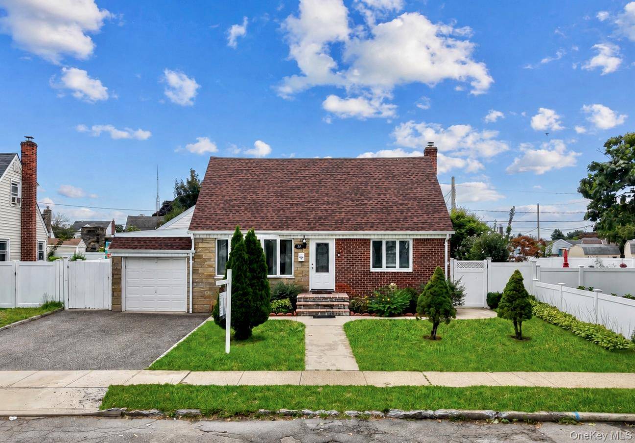 78 Pengon CIR, East Meadow, NY 11554