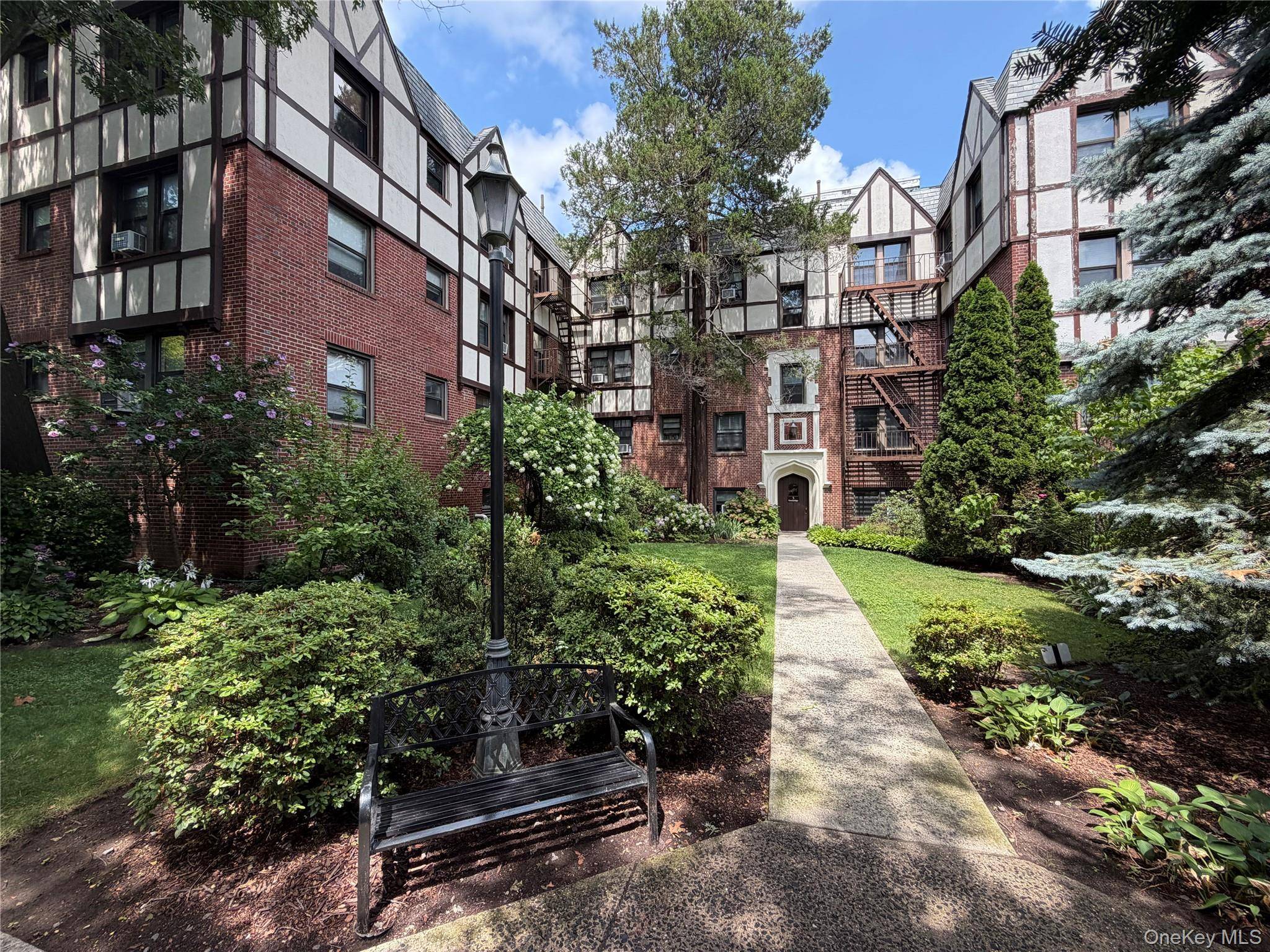 3 Greenridge AVE #8-D, White Plains, NY 10605