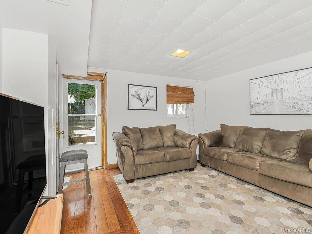 2951 Kingsland AVE, Bronx, NY 10469