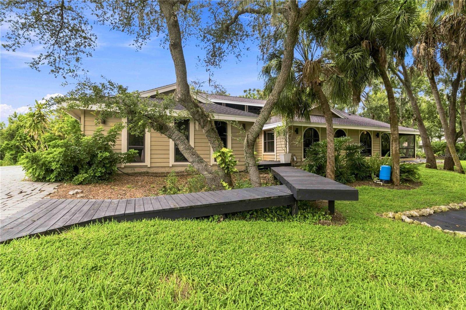 902 DRAKESWOOD CT, Sarasota, FL 34232