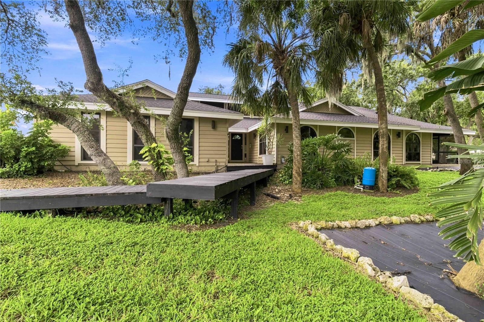 902 DRAKESWOOD CT, Sarasota, FL 34232