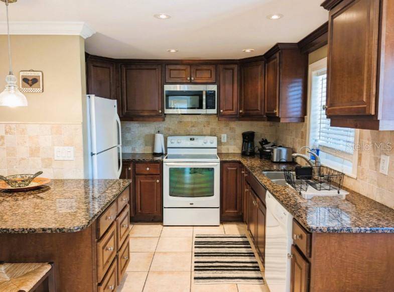 695 ALLIGATOR DR, Venice, FL 34293