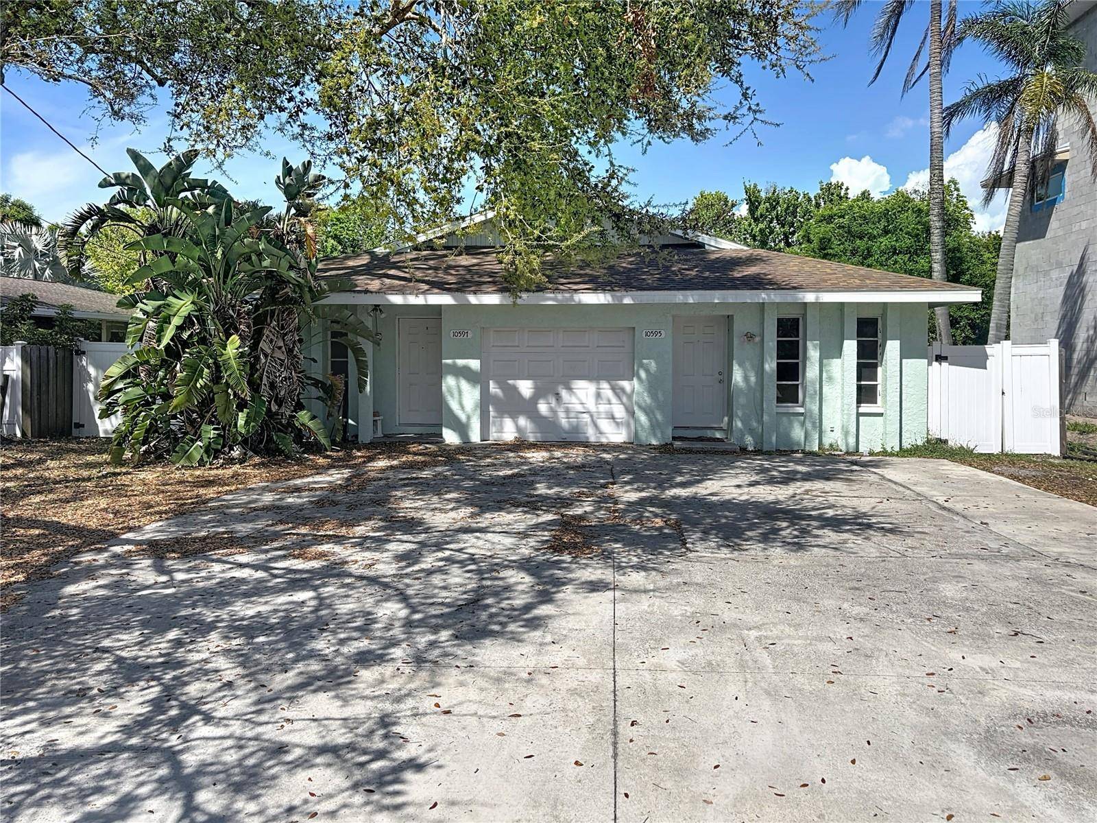10597/10595 101ST AVE, Seminole, FL 33772