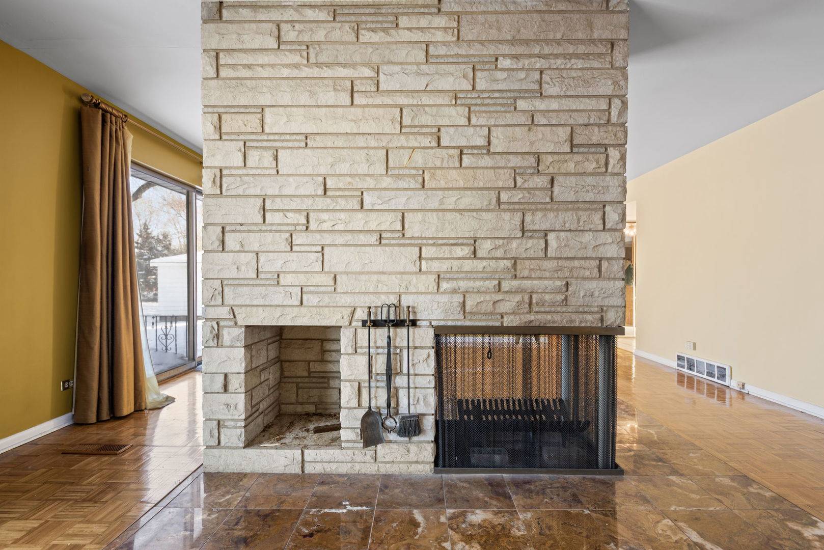 1033 W Ohio ST, Glenwood, IL 60425