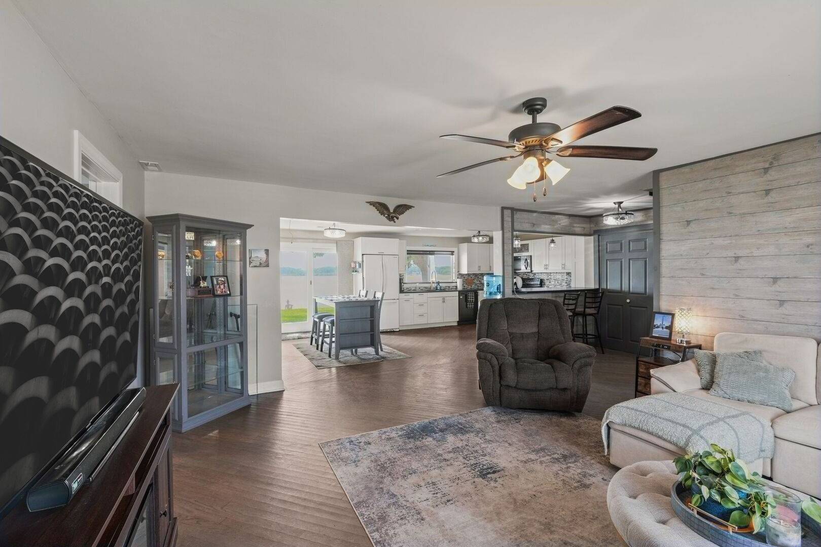Address not disclosed, Mchenry, IL 60051