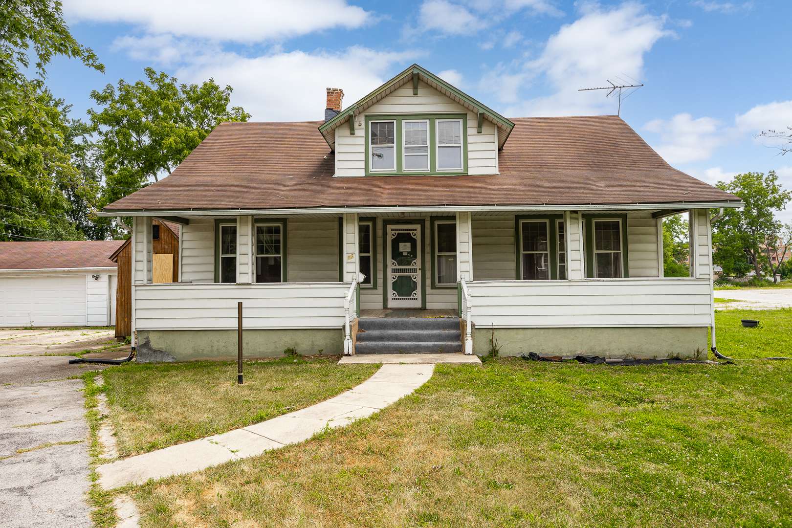 17 S Wabash AVE, Glenwood, IL 60425