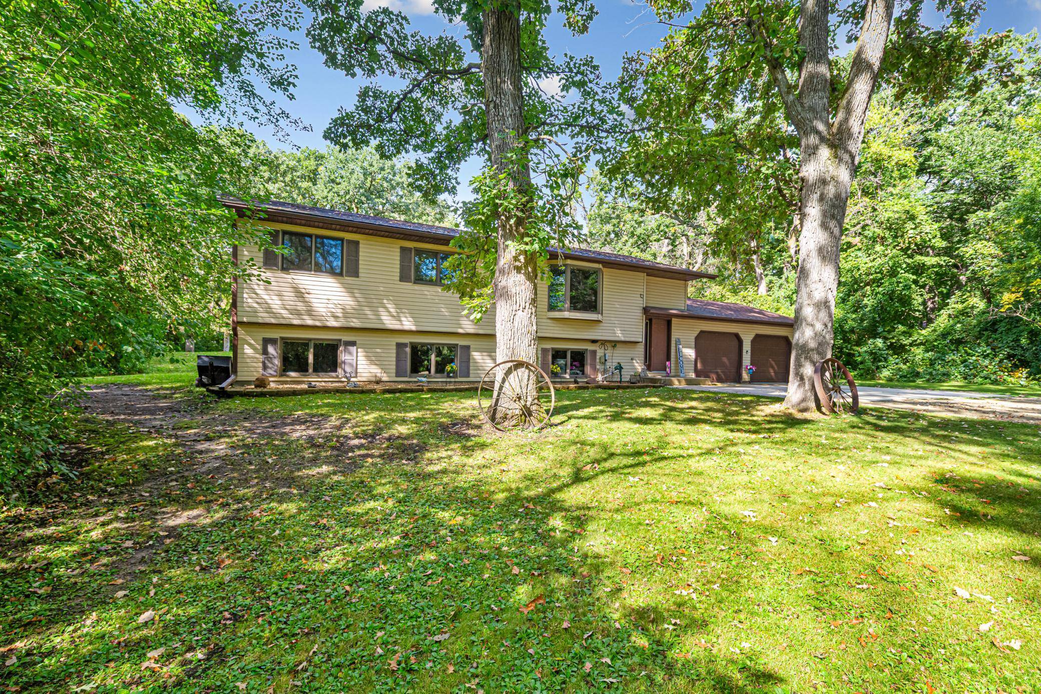 13850 Fox Lake TRL, Faribault, MN 55021