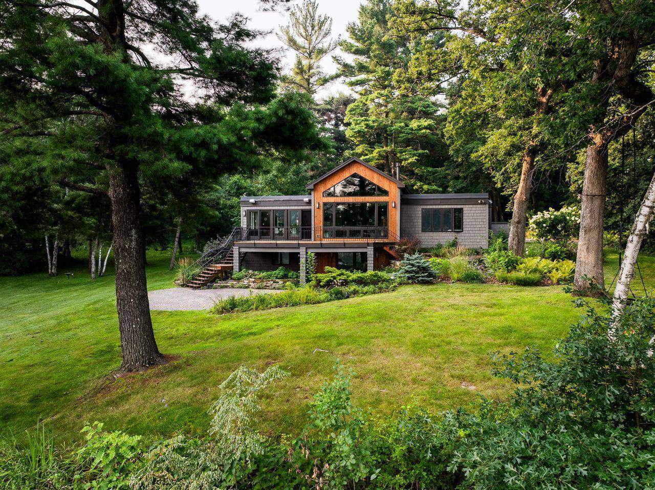 345 Salem Church RD, Sunfish Lake, MN 55118