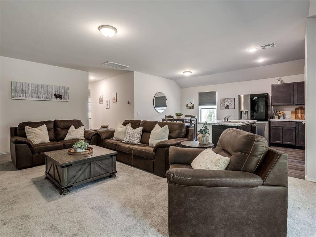 827 Highgarden CIR, Noble, OK 73068