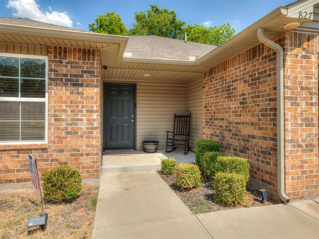 827 Highgarden CIR, Noble, OK 73068