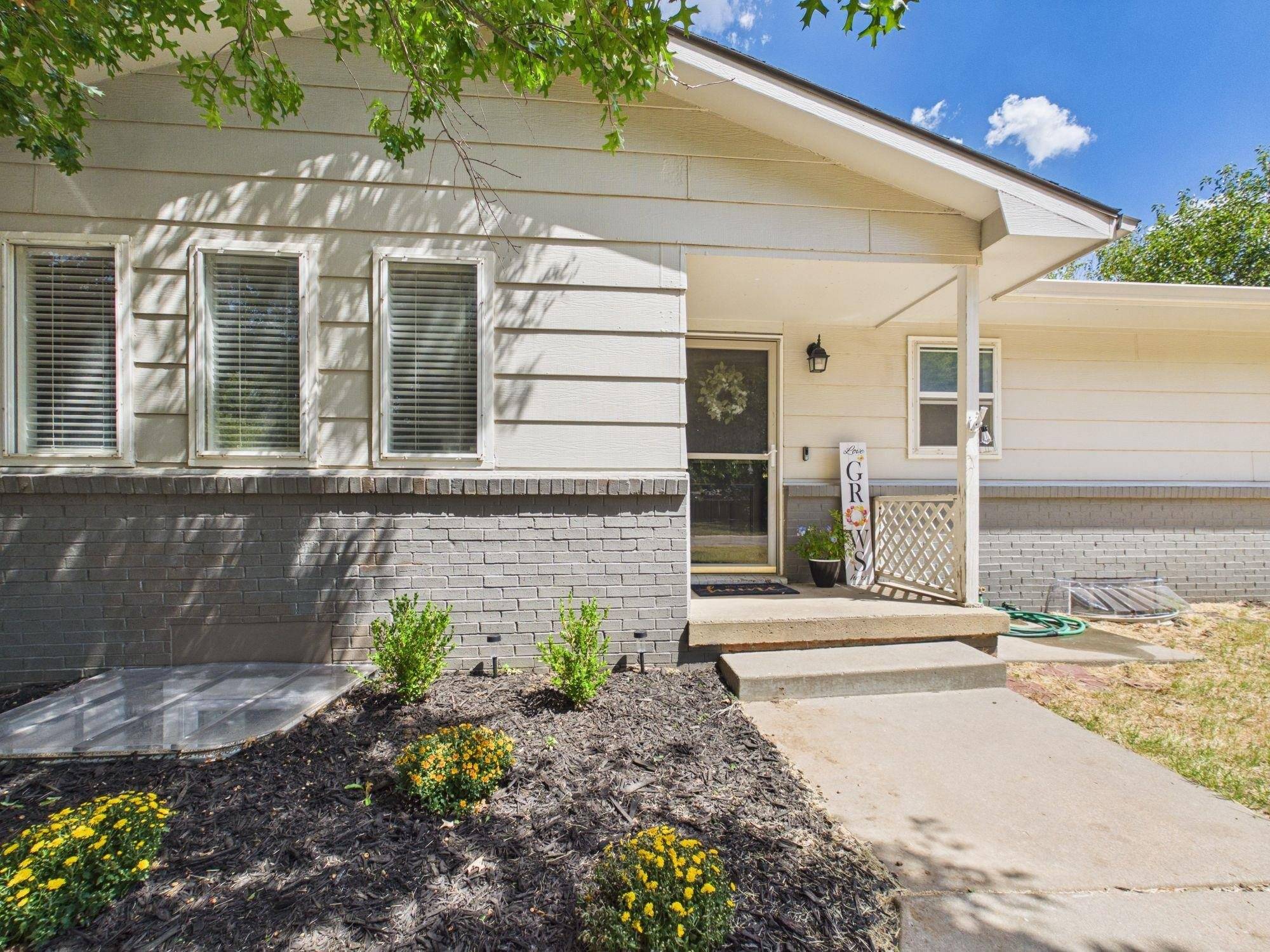 1630 Pin Oak Ct, Rose Hill, KS 67133