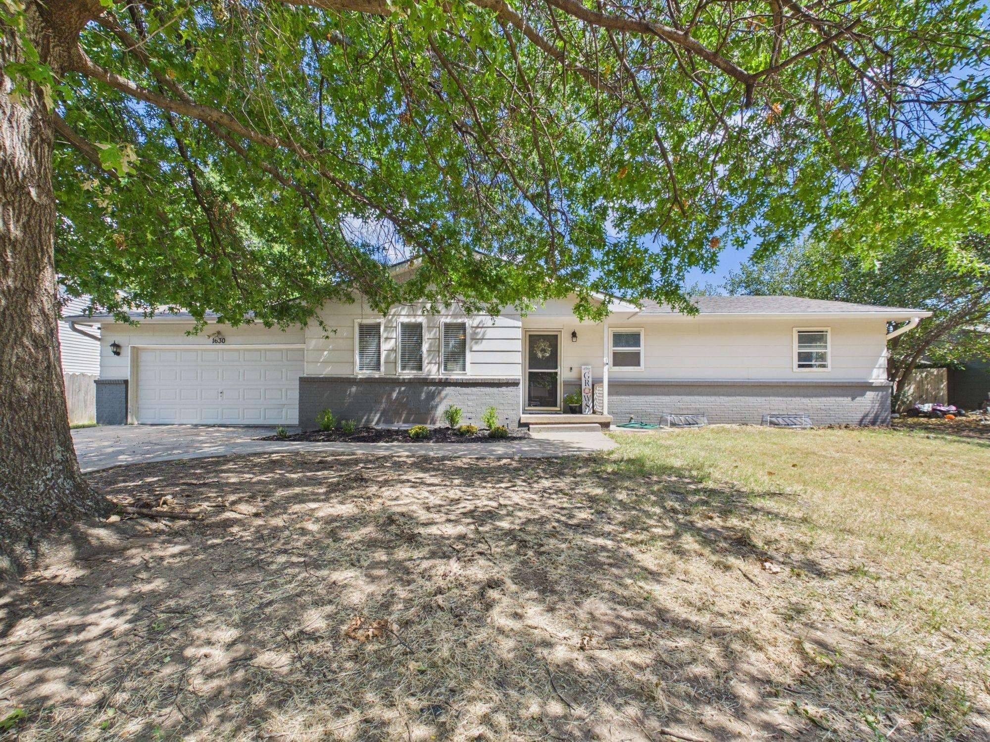 1630 Pin Oak Ct, Rose Hill, KS 67133