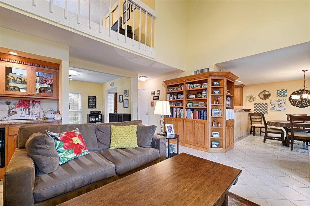 2954 Woodcroft Circle, Carrollton, TX 75006