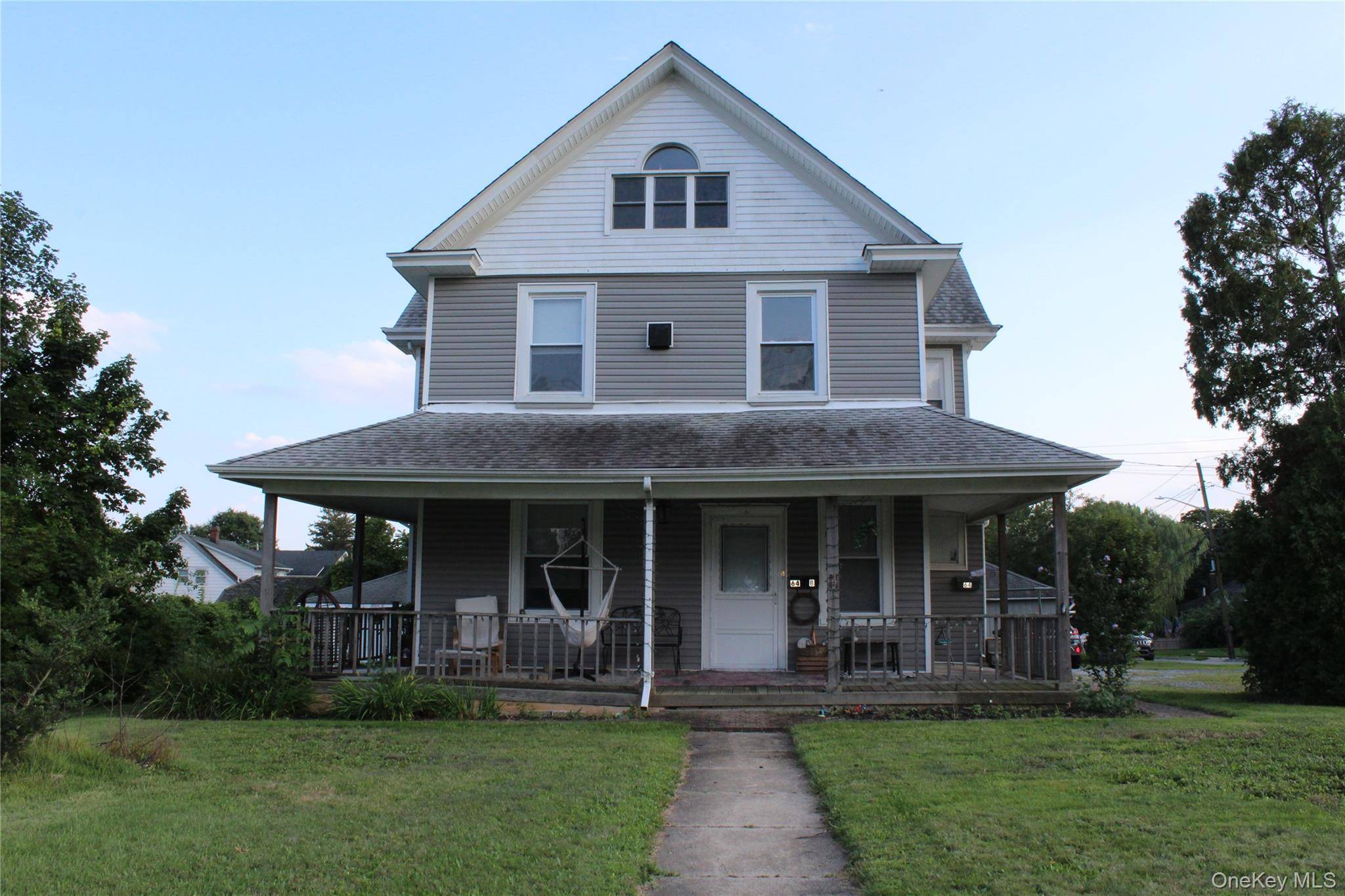 64 Old Dock RD, Kings Park, NY 11754