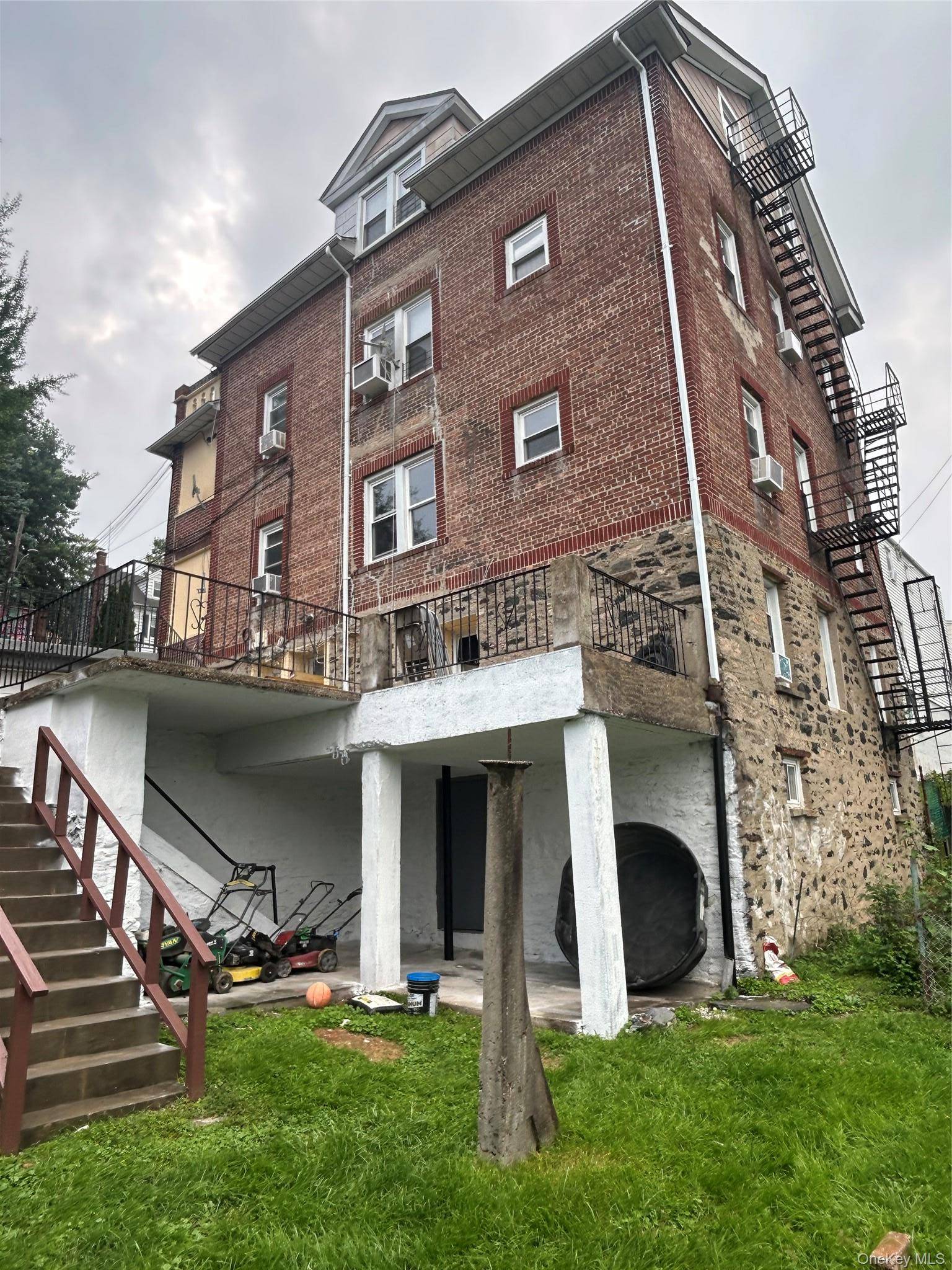 10 Hillbright TER, Yonkers, NY 10703