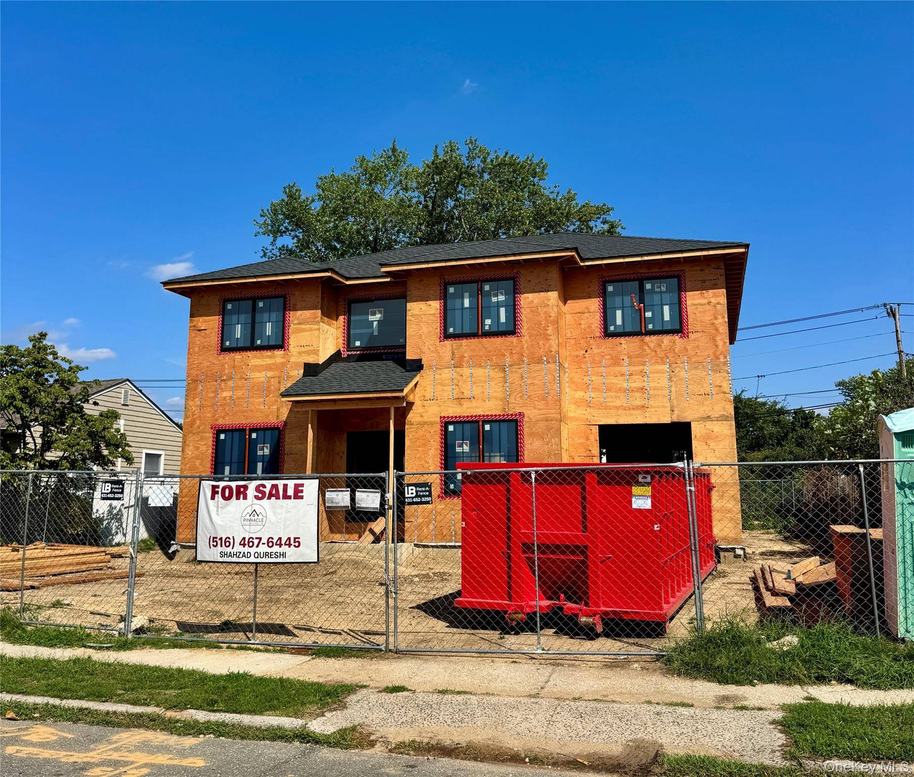 121 Dean ST, Hicksville, NY 11801