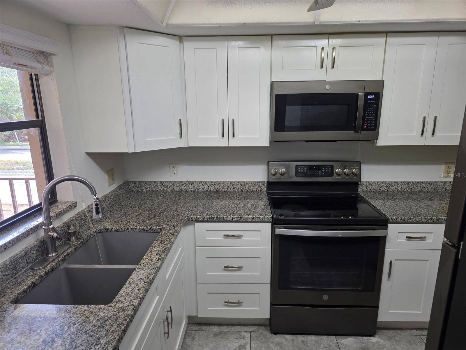 7219 CLOISTER DR #202, Sarasota, FL 34231