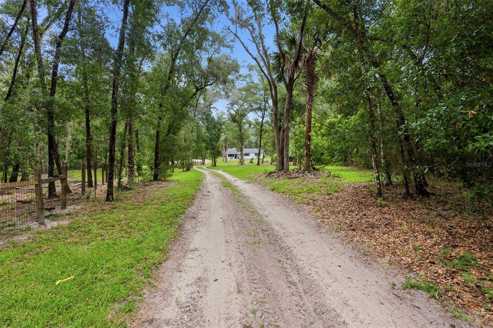 1095 S RIDGEWOOD AVE, Deland, FL 32720