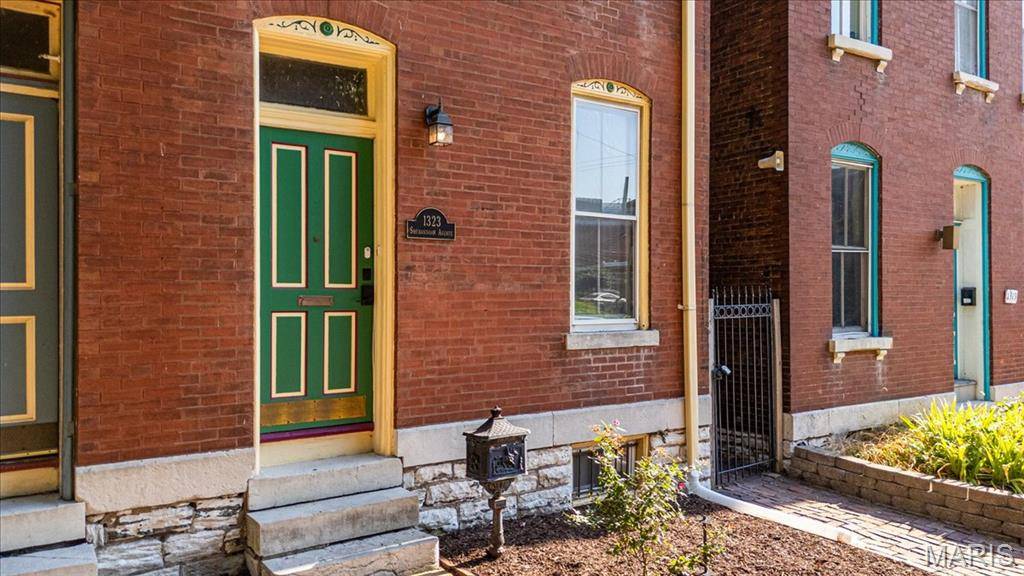 1323 Shenandoah AVE, St Louis, MO 63104
