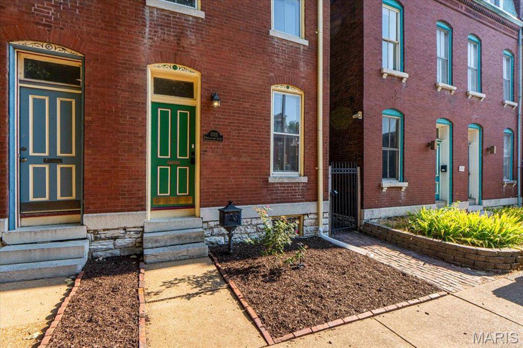 1323 Shenandoah AVE, St Louis, MO 63104