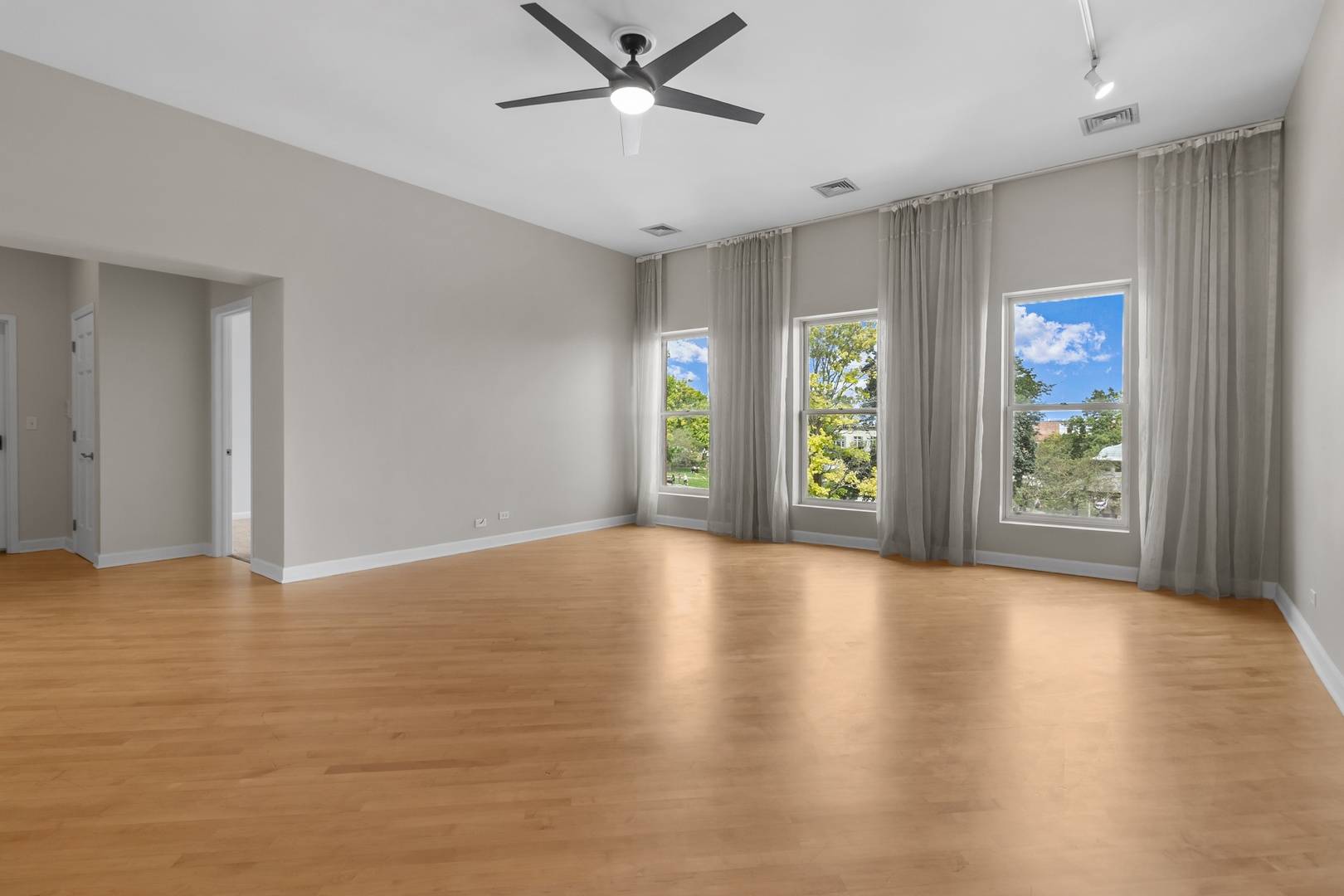 111 E Van Buren ST #3, Woodstock, IL 60098