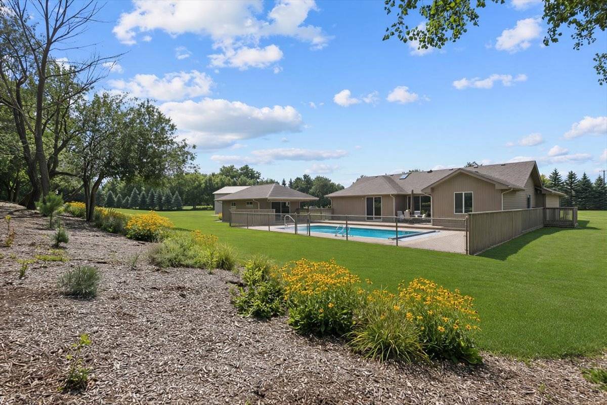 27175 N Gilmer RD, Mundelein, IL 60060