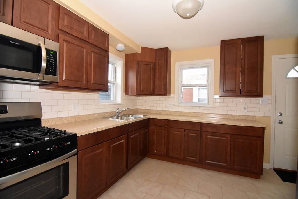 2710 Reuter ST, Franklin Park, IL 60131