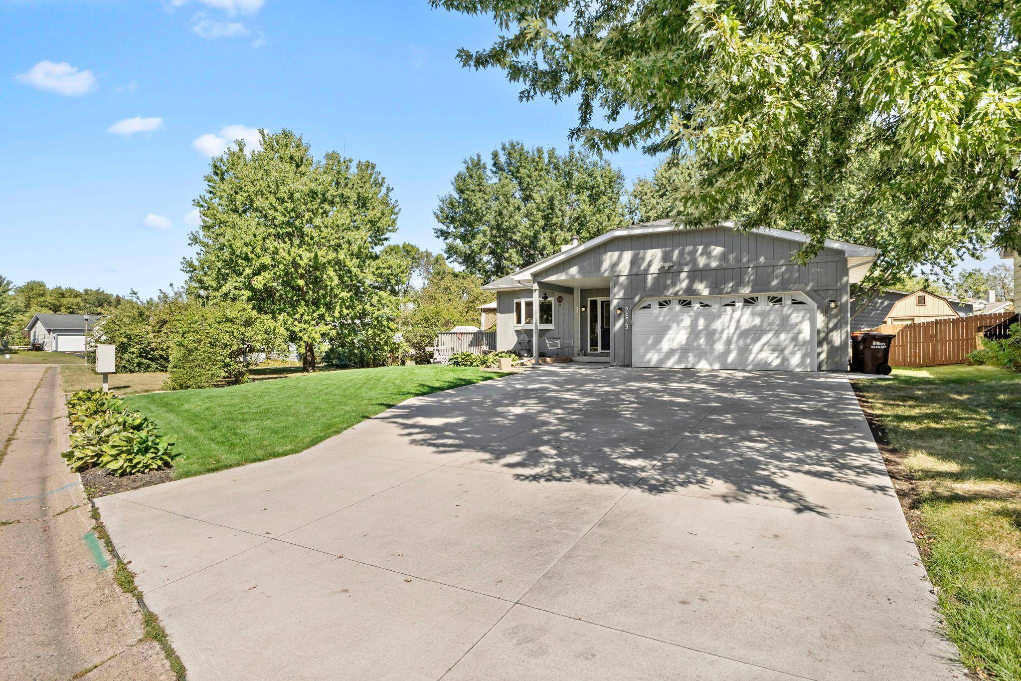 2679 Guthrie AVE N, Oakdale, MN 55128