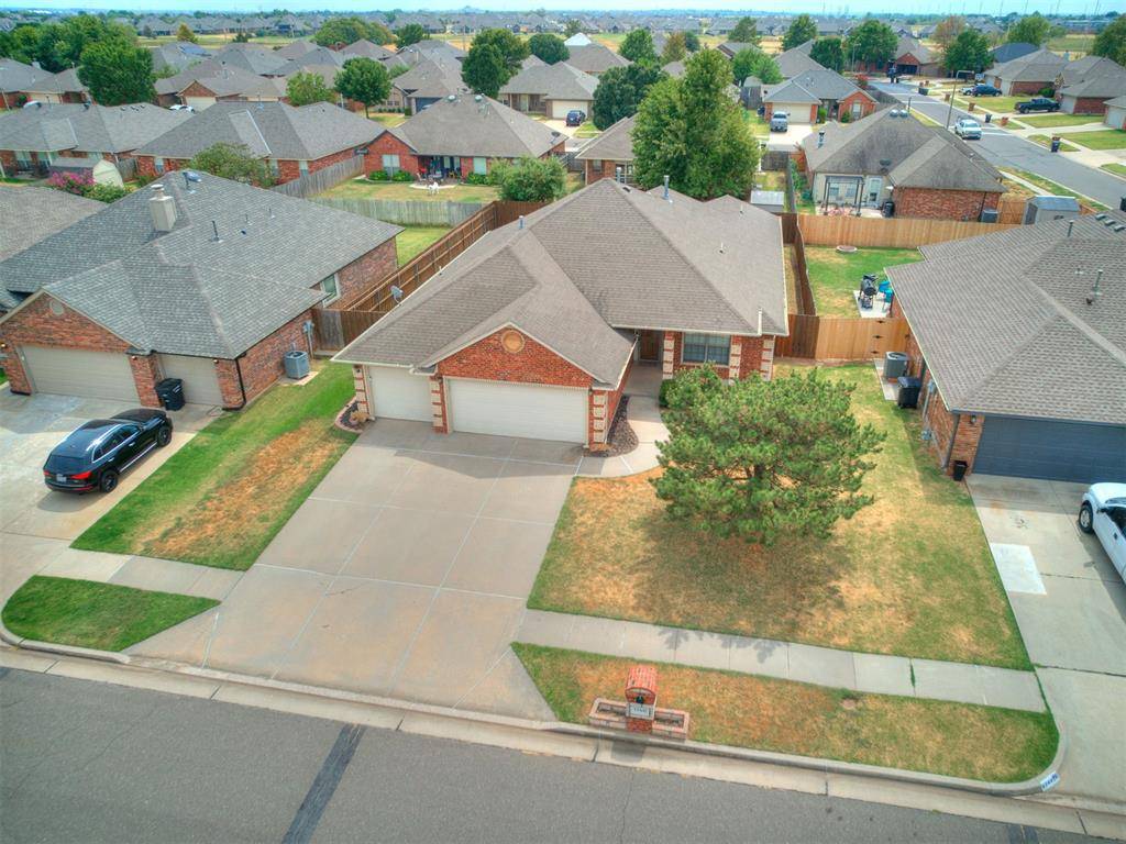 1740 SW 31st TER, Moore, OK 73160