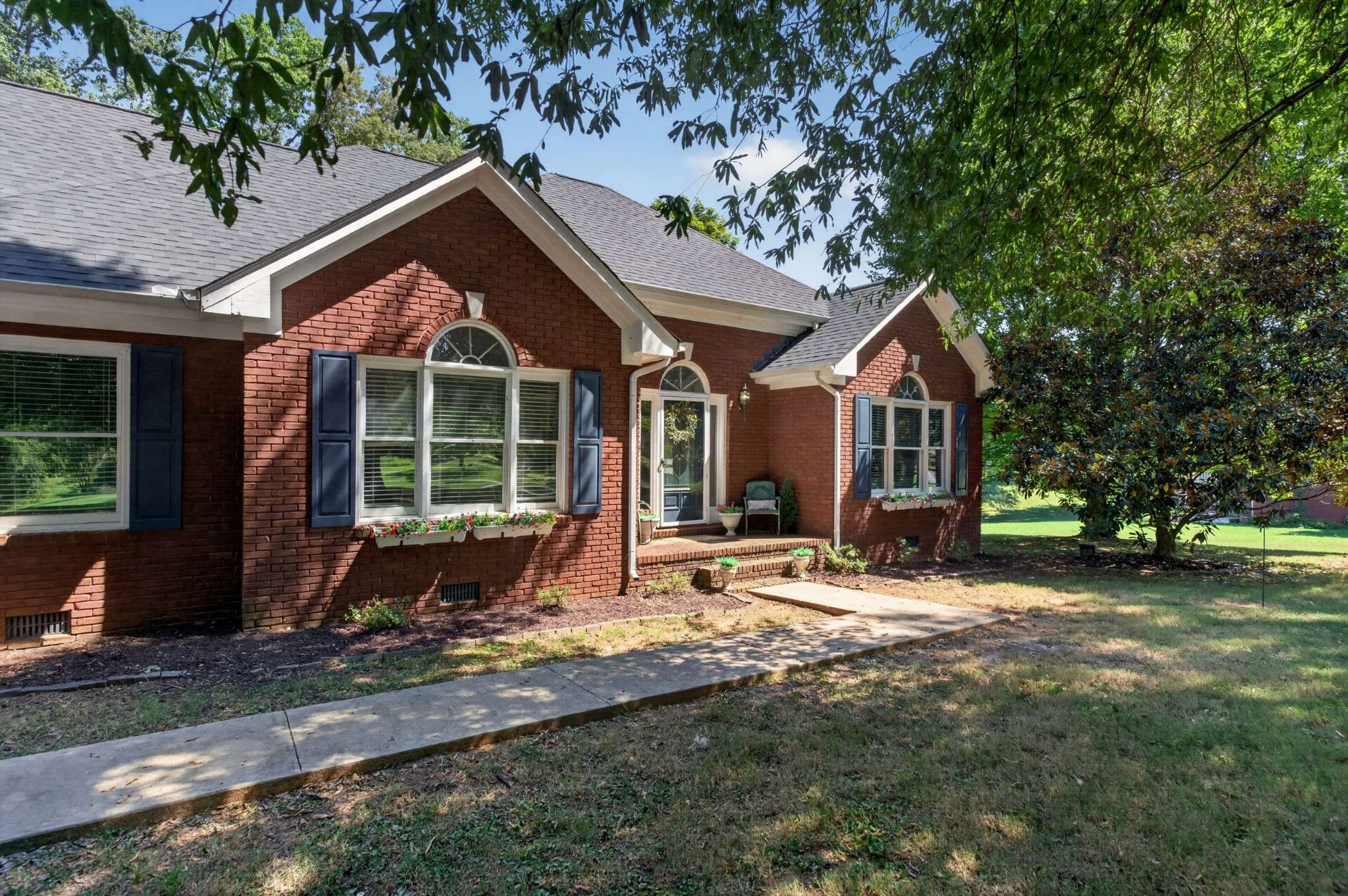 145 E Laurel Ave, Mcminnville, TN 37110