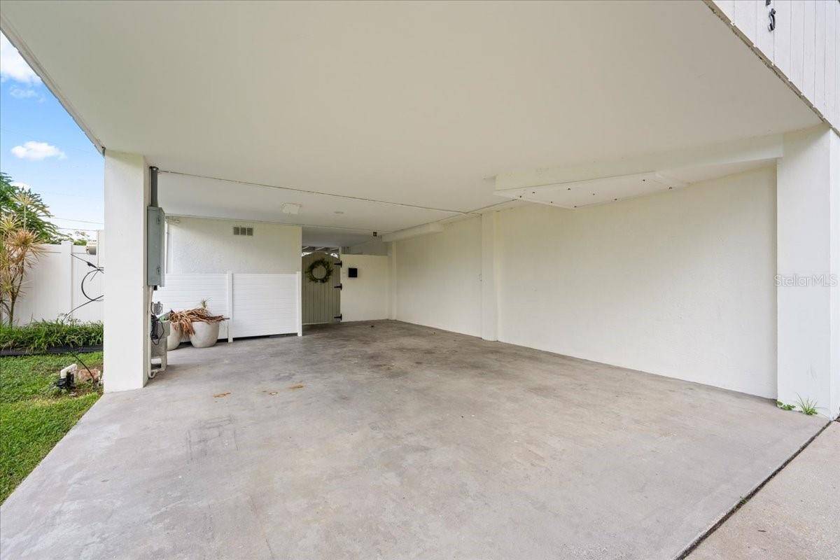 4675 CHANCELLOR CIR NE, St Petersburg, FL 33703