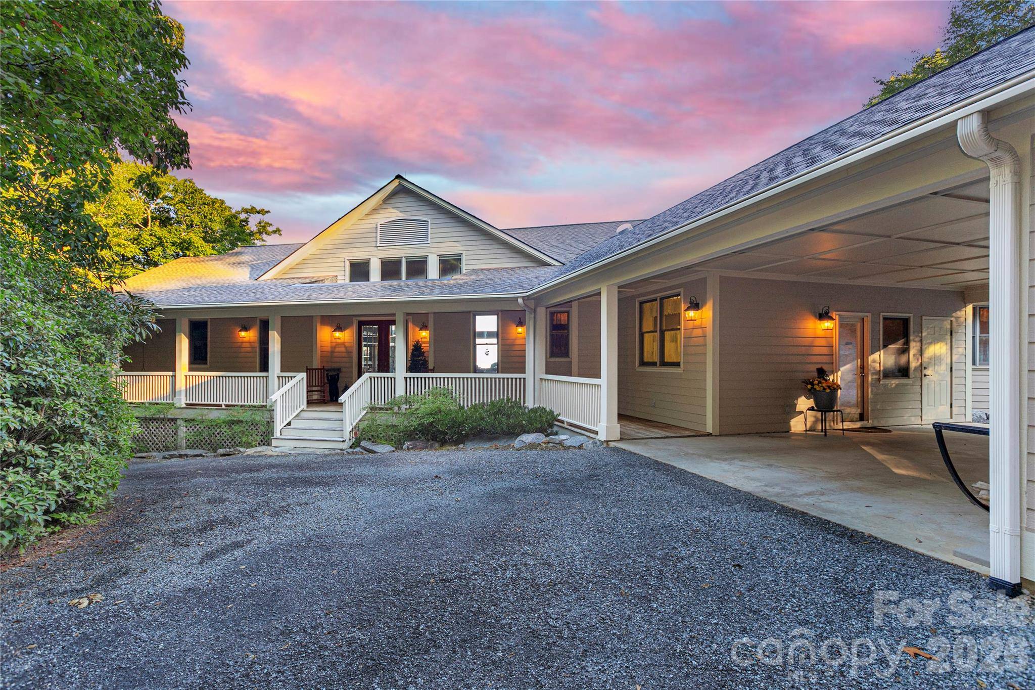 74 Walnut Ridge LN, Brevard, NC 28712