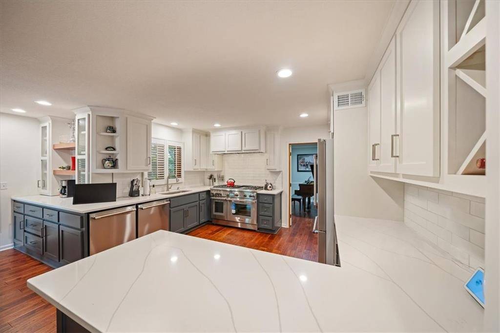4401 W 128th ST, Leawood, KS 66209