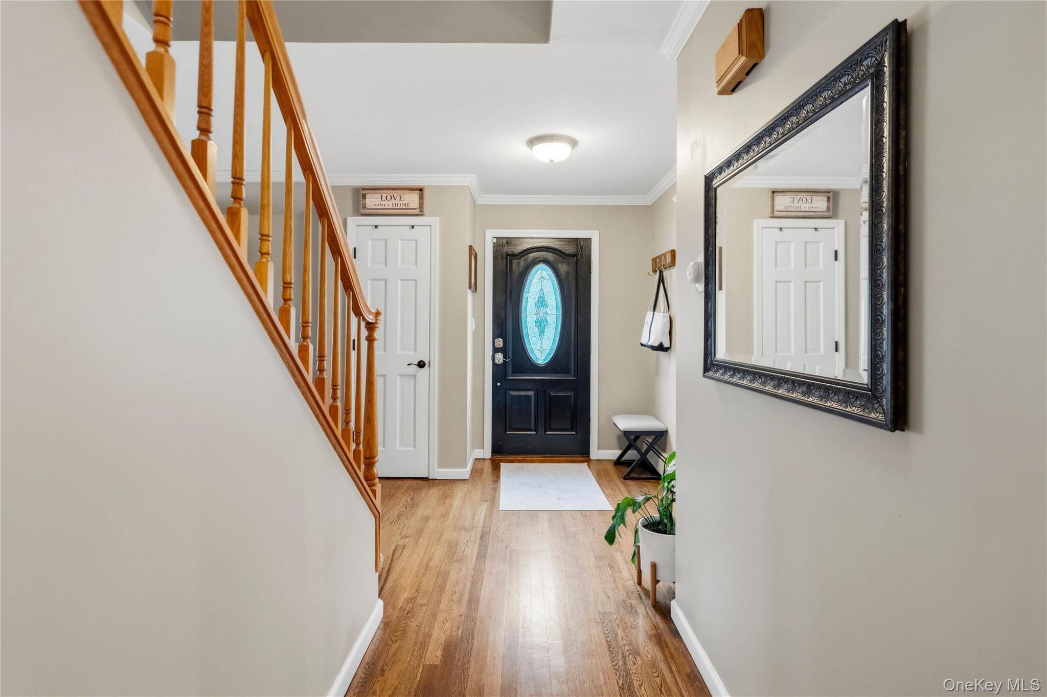 29 Hy PL, Lake Grove, NY 11755