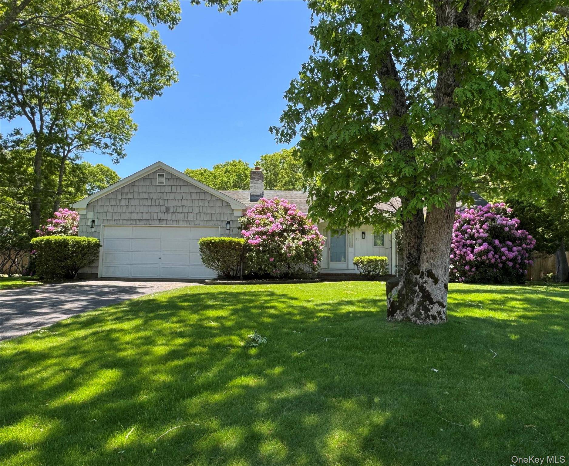 11 White Birch TRL, East Quogue, NY 11942