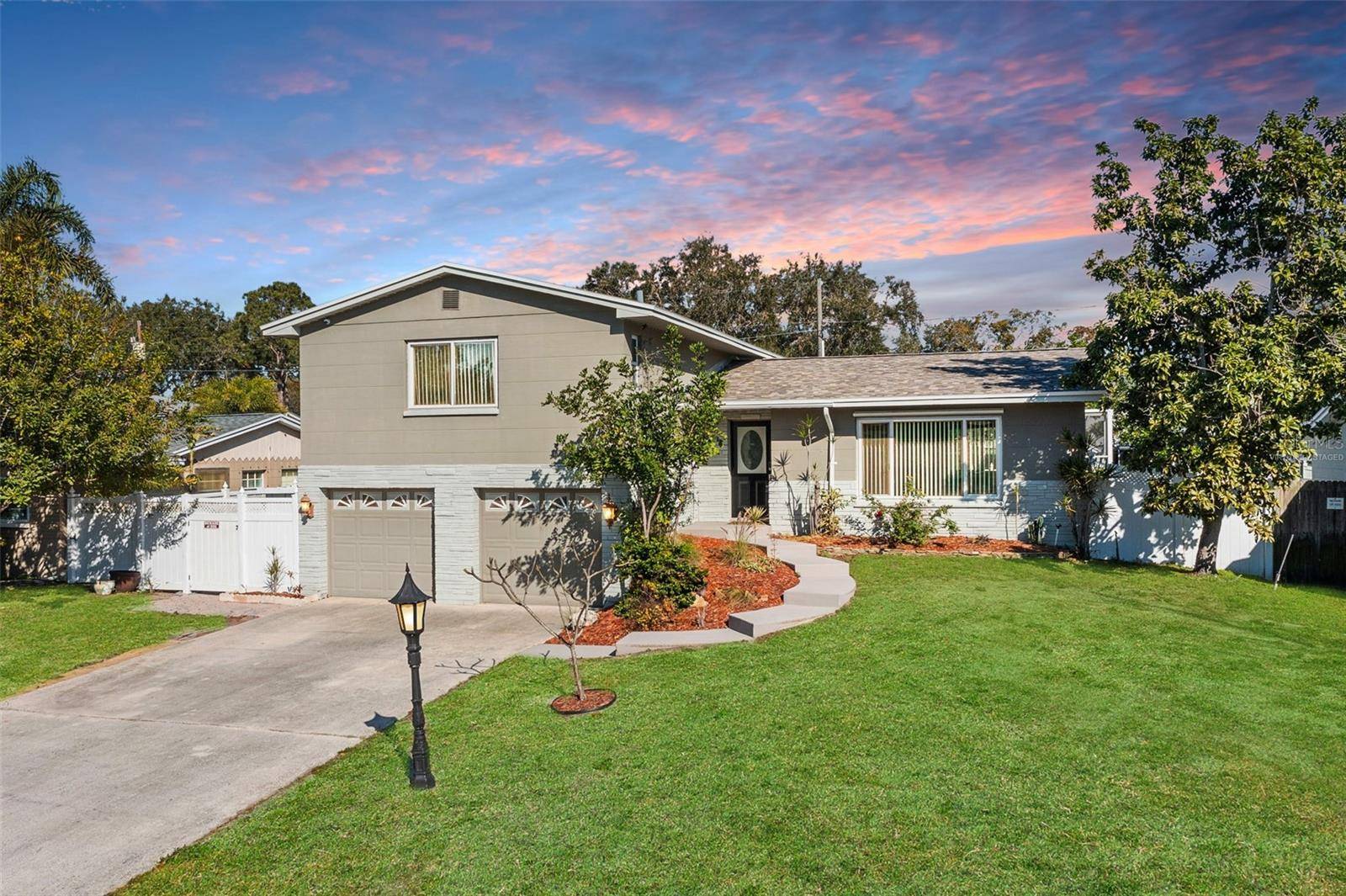 13575 BELLEWOOD AVE, Seminole, FL 33776