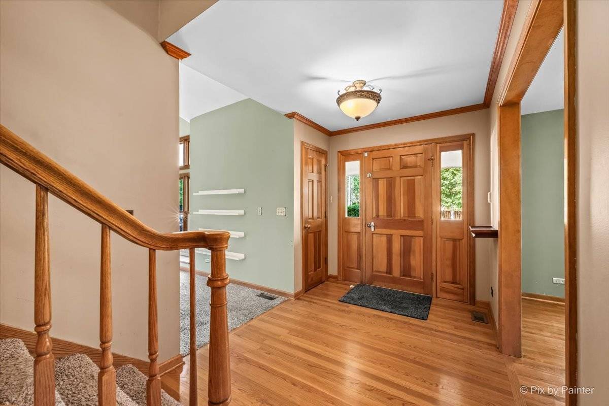 1468 Plum Grove CT, Carol Stream, IL 60188