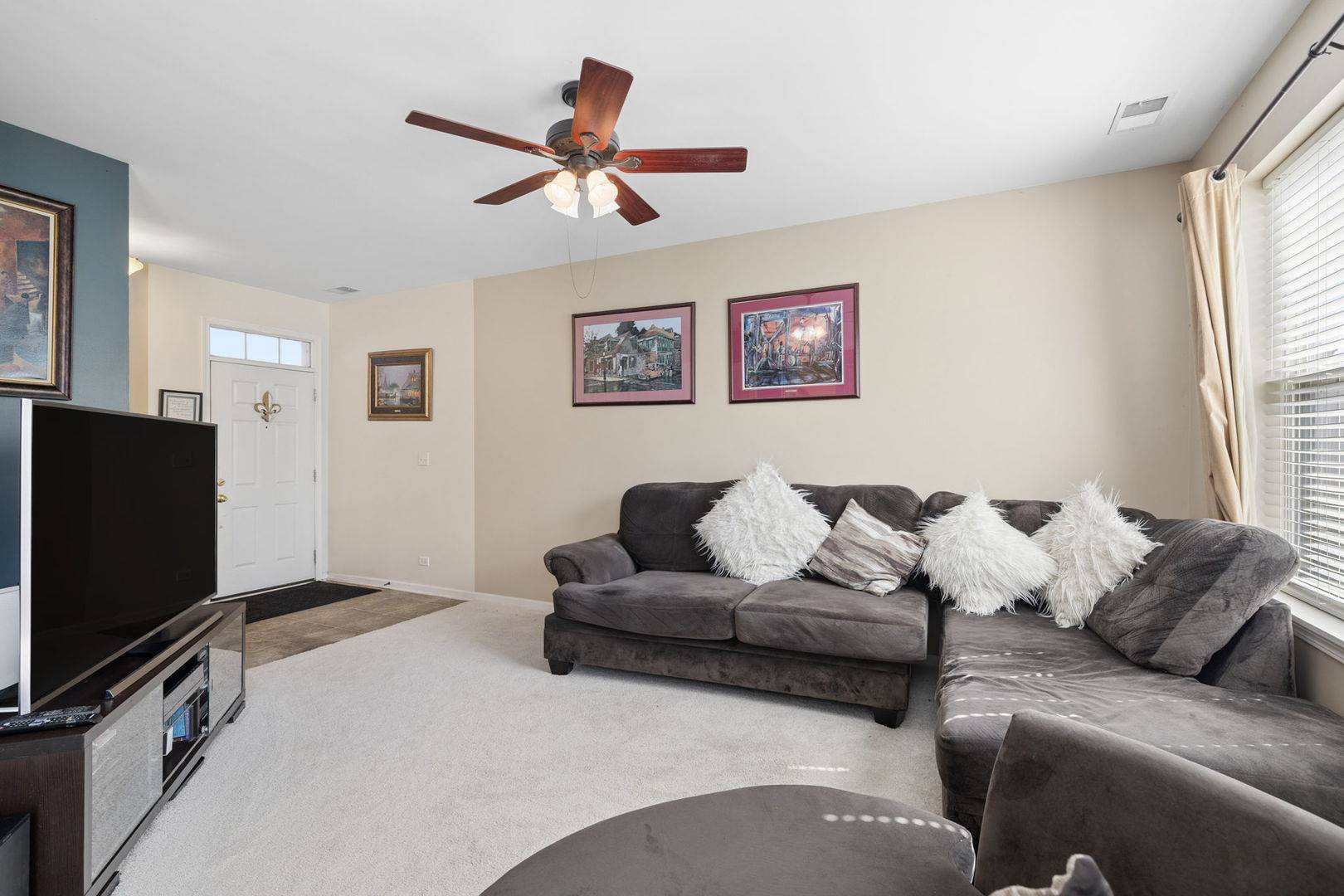 497 Dancer LN #6-3, Oswego, IL 60543